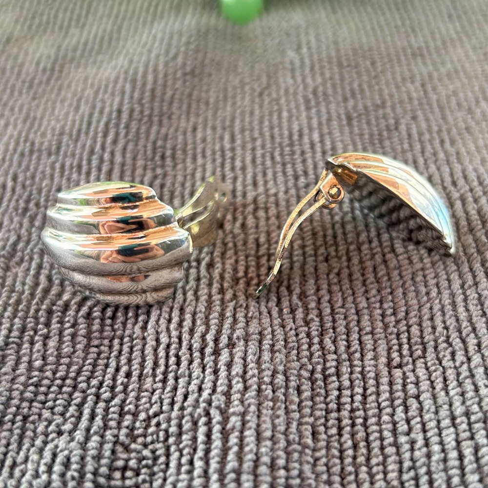 Vintage Sterling shell clip back earrings - Picture 5 of 9